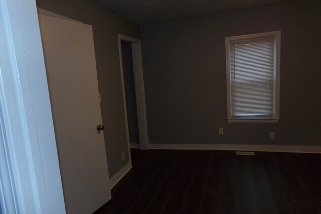 Building Photo - 229 E Southern Heights Ave