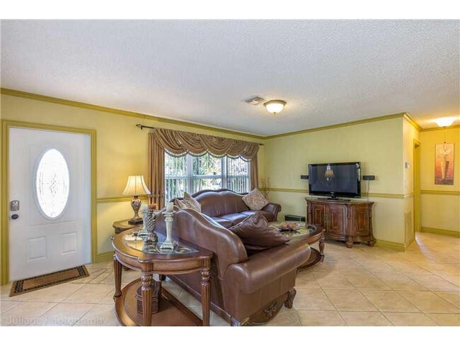 Building Photo - 160 SE 12th St