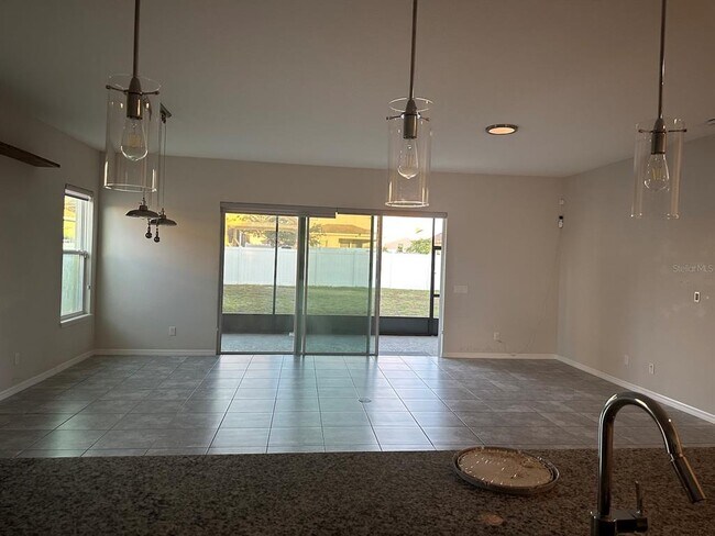 Building Photo - 2463 Felce Ct