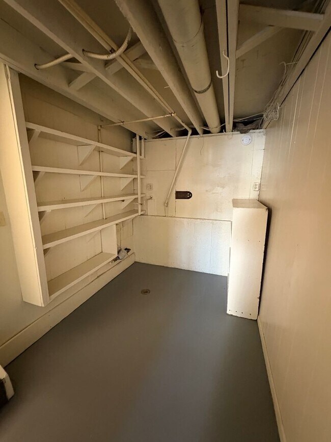 Building Photo - Charming 4 bed home located at in North Toledo