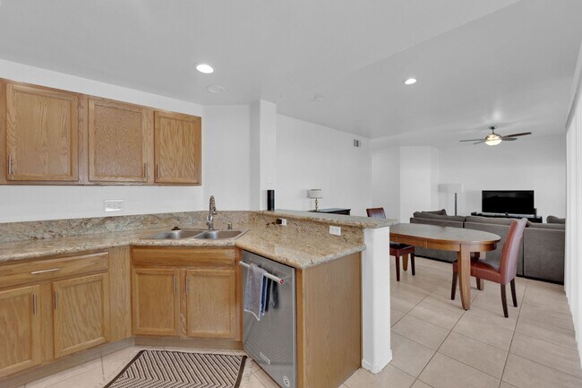 Building Photo - Charming 2 bedrooms 2 Bathrooms in the Amb...