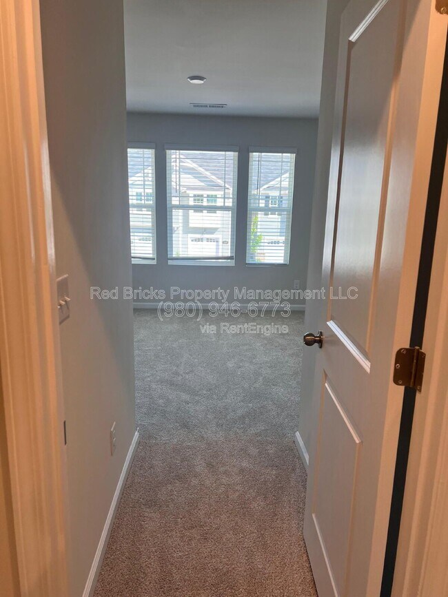 Building Photo - 5108 Carrick St