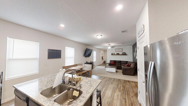 Building Photo - 241 Rainey Dr