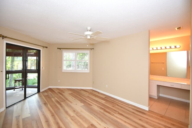 Building Photo - Second floor condo 2/1.5 located at the Fa...
