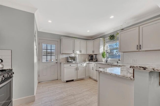 Building Photo - 64 Prairie Ave