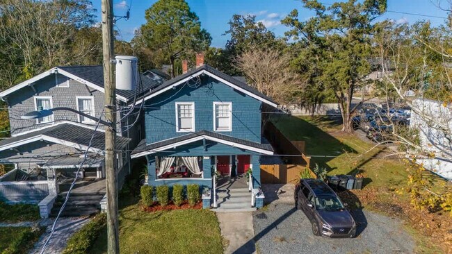 Building Photo - 2737 College St