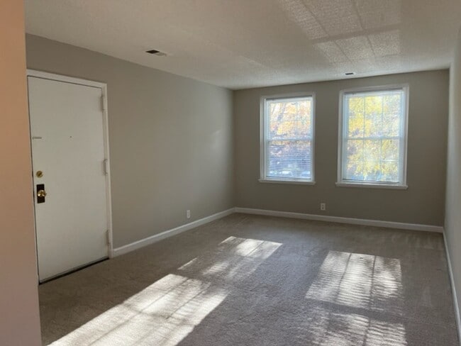 Building Photo - This residence showcases a beautifully upd...