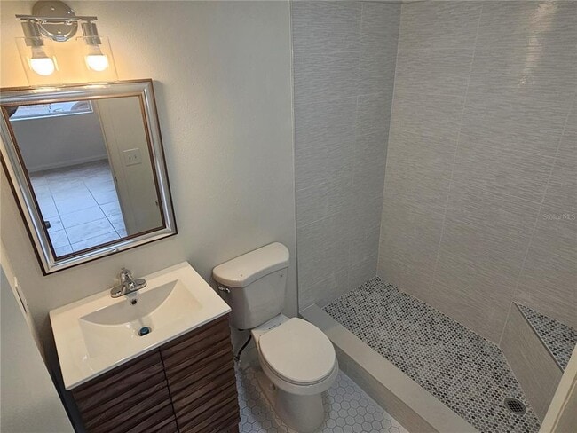 Building Photo - 655 7th Ave N