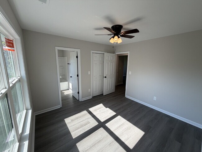Building Photo - Pet-Friendly Charming 3-Bedroom, 2-Bath Home on Harrison Ave – Your Cozy Retreat Awaits!"