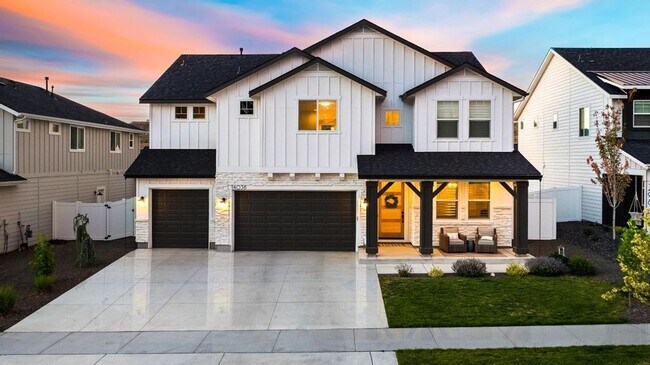 Building Photo - Luxurious Farmhouse Living in Dry Creek Ranch