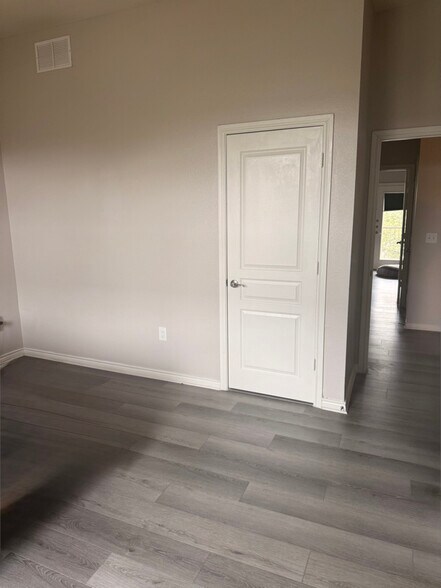 Building Photo - 528 Refugio St