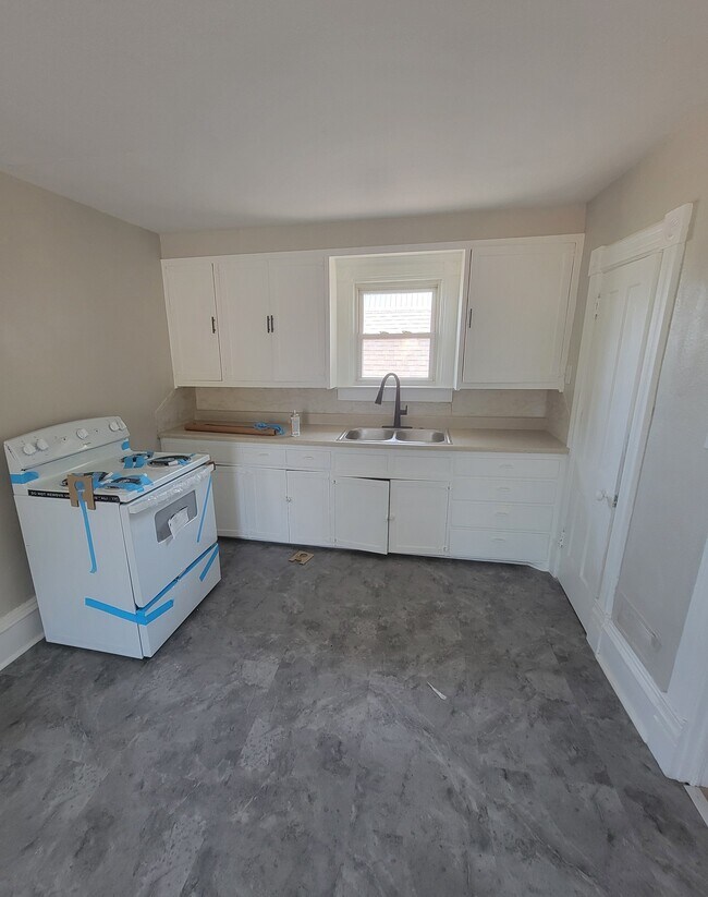 Building Photo - 516 2nd Ave S