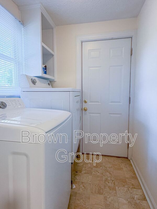 Building Photo - 946 McKimmon Rd