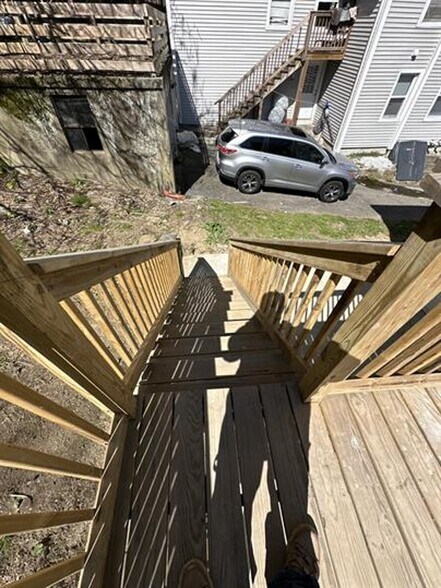 Building Photo - 463 E Main St