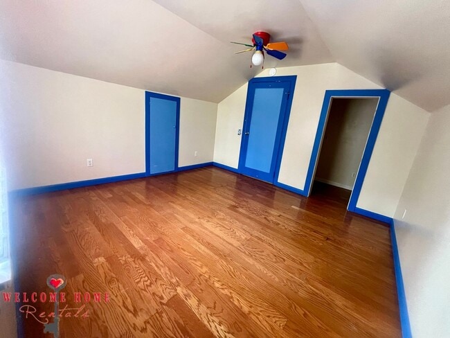 Building Photo - Unique opportunity - Bring your horses!