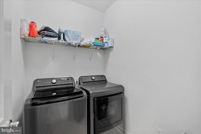 Building Photo - 43387 Charitable St