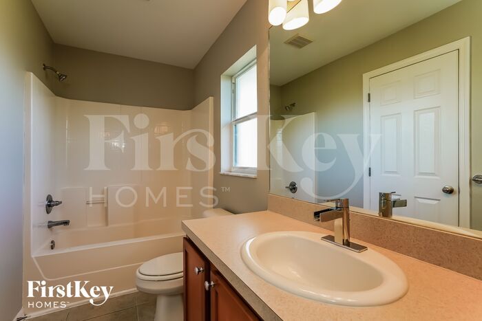 Building Photo - 3313 NE 15th Pl