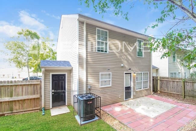 Building Photo - 211 Coral Cir