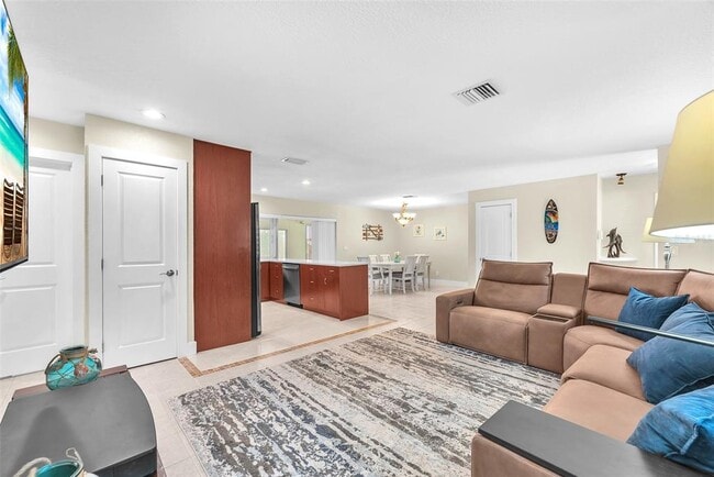 Building Photo - 1012 Spindle Palm Way