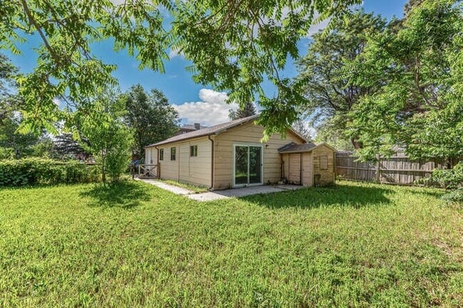 Building Photo - Super Cute 1 Bed, 1 Bath Carriage House!! ...