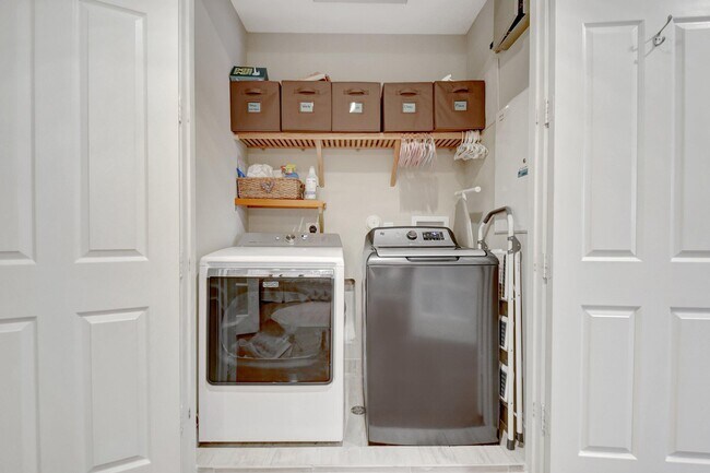 Building Photo - 205 Mariner Ct