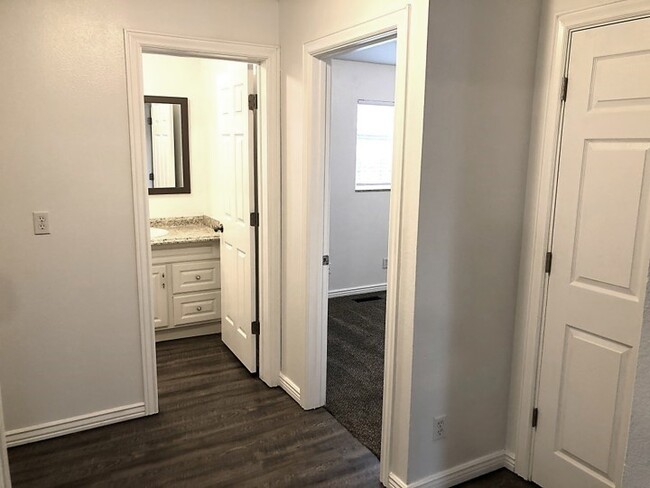 Building Photo - Canyon Rd Fourplex