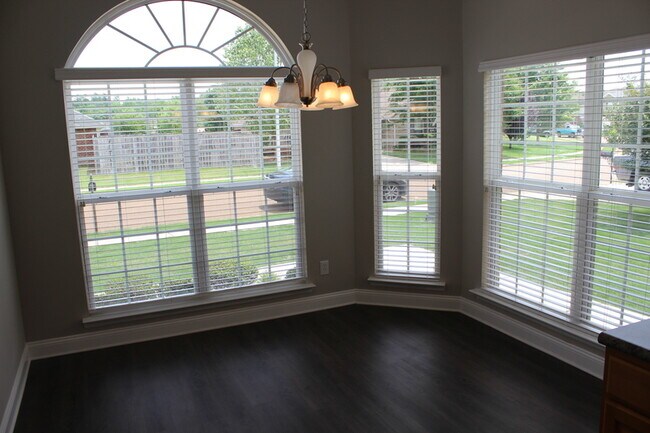 Building Photo - 271 Shadow Ct SW