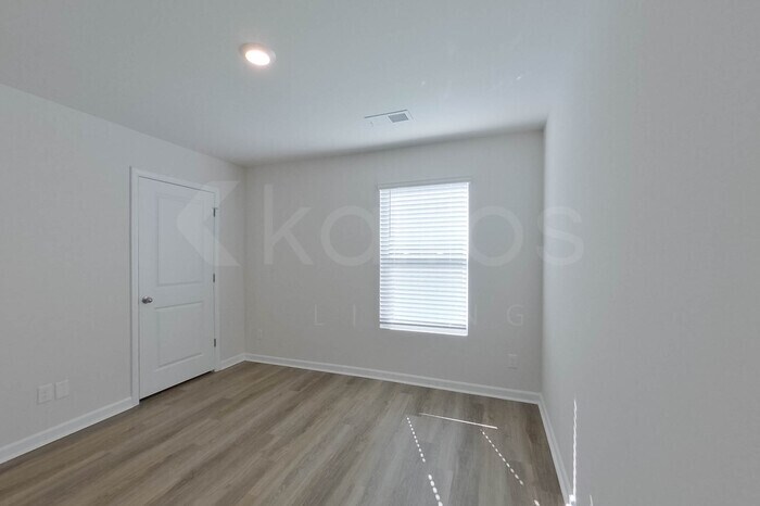 Building Photo - 112 Overstreet Way