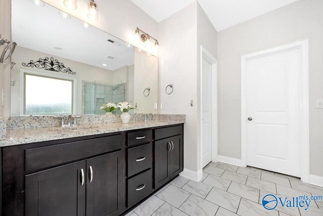 Building Photo - 141 Slade Thomas Dr