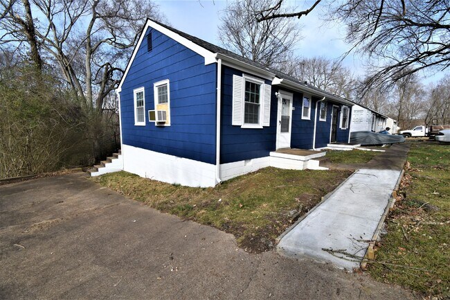 Building Photo - 936 Woody Hills Dr