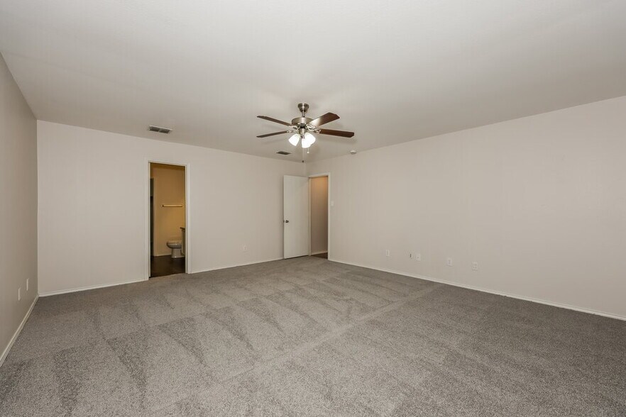 Building Photo - 1205 Saltgrass Dr