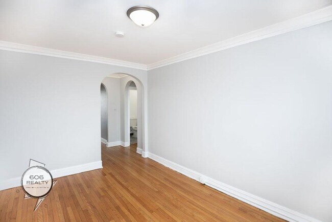 Building Photo - Bright and Sunny Cicero apartments! SPECIAL OFFER!