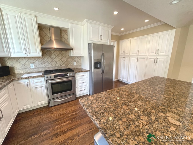 Building Photo - 4BD/2.5BA Spacious Foster City Home with Huge Backyard + Hot Tub