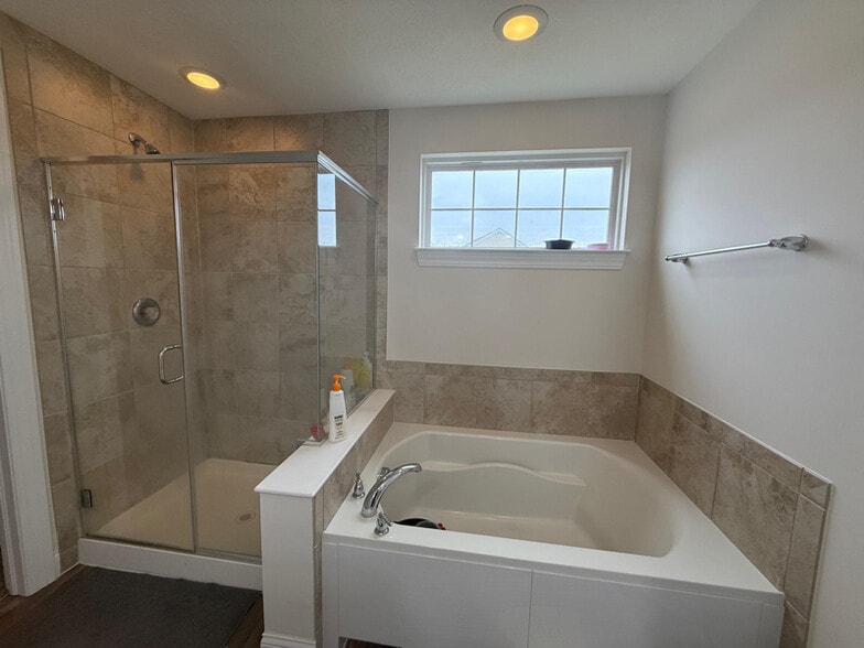 Building Photo - 10054 Viburnum Dr