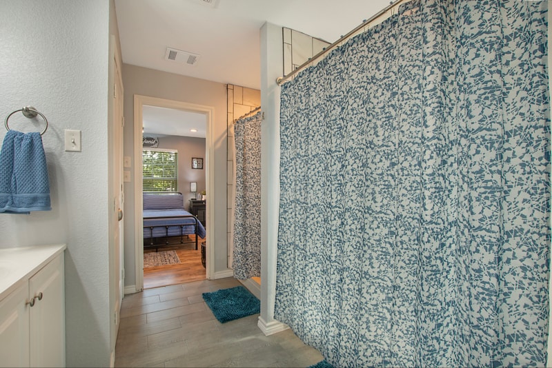 Building Photo - 958 E Allen Ave