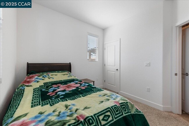 Building Photo - 300 Hideaway Ln