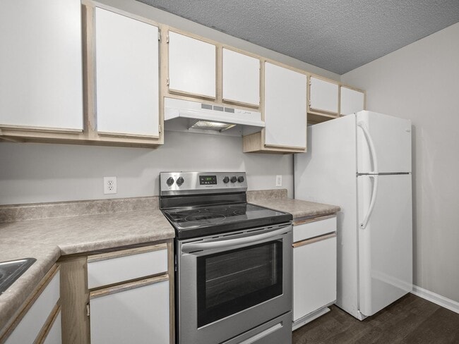 Building Photo - Welcome to Marsh Oaks!