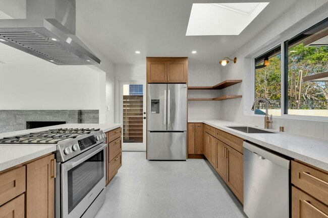 Building Photo - 4279 Hortensia St
