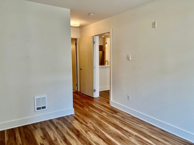 Building Photo - Stunning, Luxe Condo in Ballard! Two Beds ...