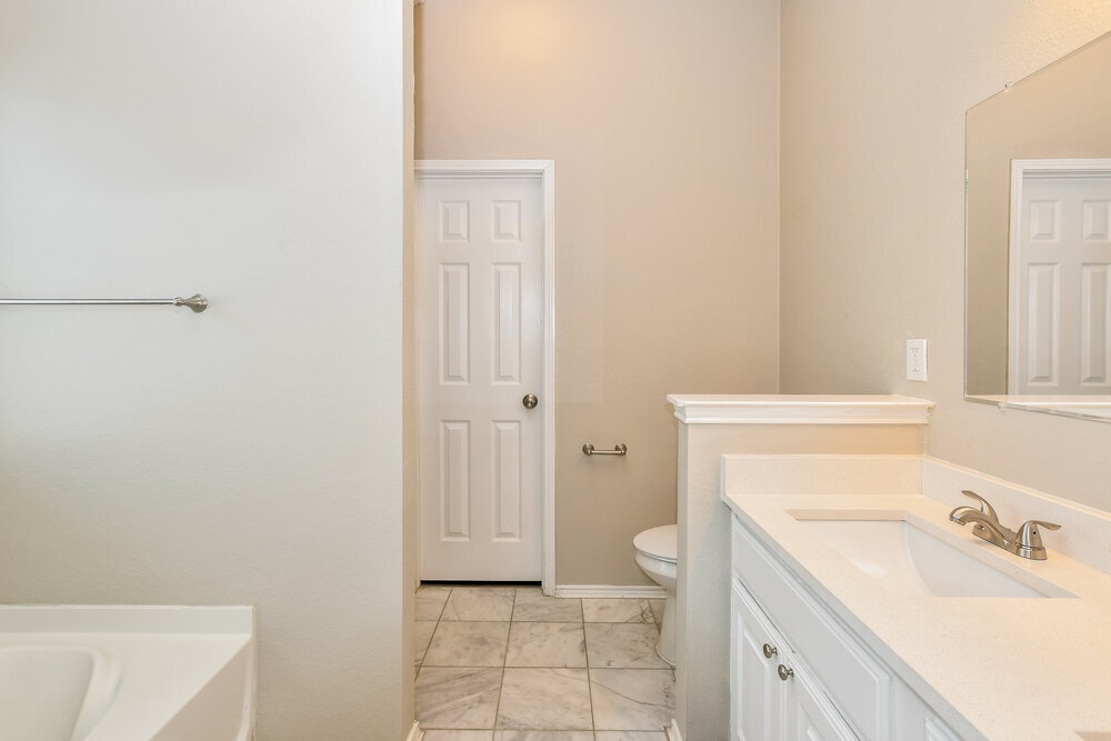 Building Photo - 2208 Sumac Dr