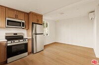 Building Photo - 6443 Satsuma Ave