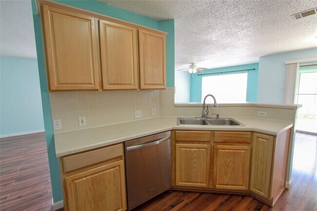 Building Photo - 9705 Dalewood Dr