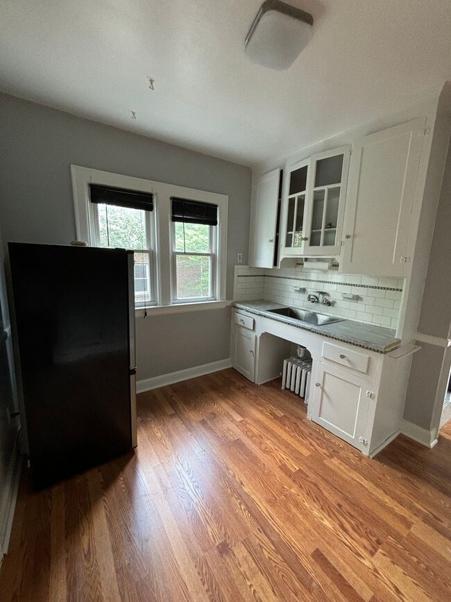 Building Photo - Charming One Bed Room in Grosse Pointe