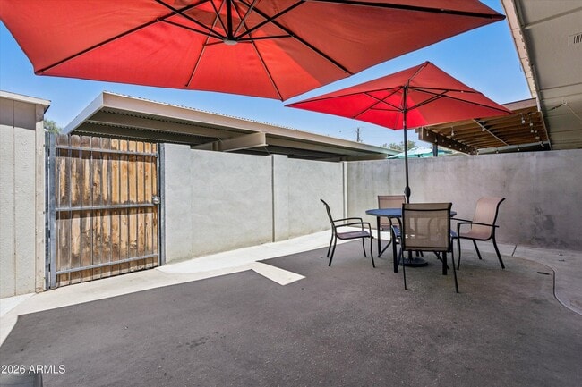 Building Photo - 8141 E Vista Dr
