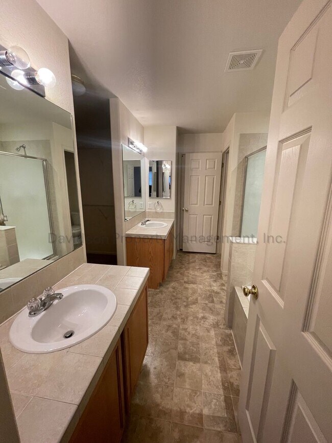 Building Photo - Great 3-Bedroom Townhouse in Southeast Colorado Springs