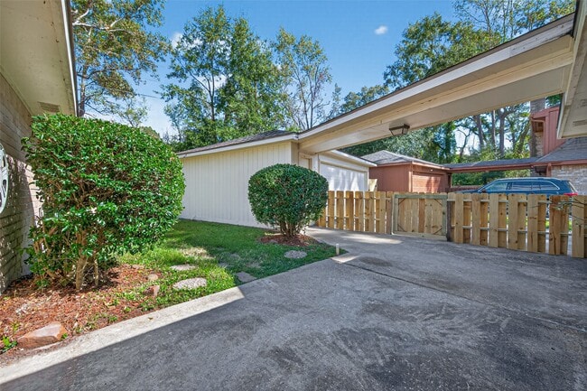 Building Photo - 3815 Brook Shadow Dr