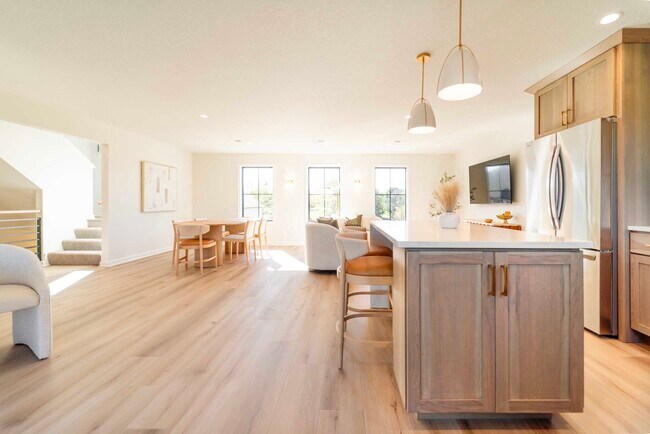 Building Photo - 14550 South Ave