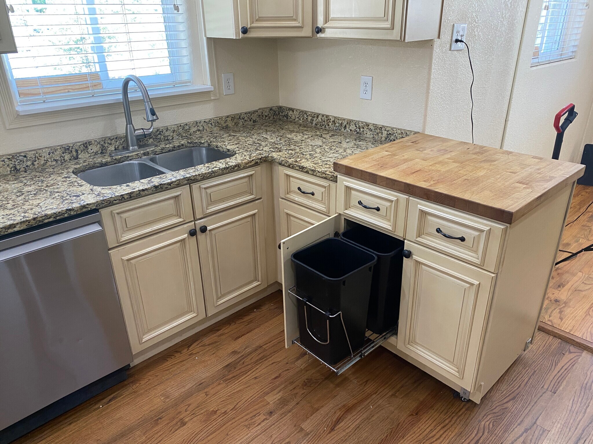 kitchen garbage pull out - 1690 Syracuse St