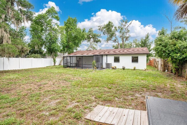 Building Photo - 2181 Linden Rd