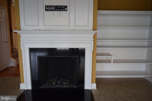 Building Photo - 2251 Oberlin Dr